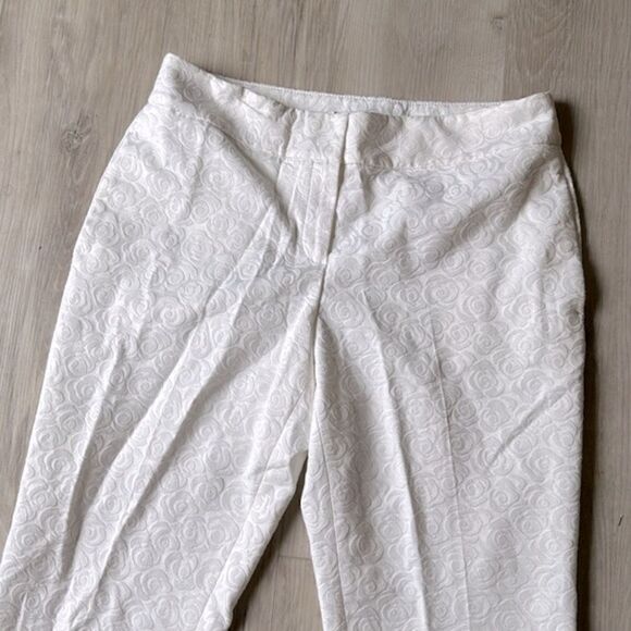Kasper White Dress Pants With Rose Detailing Size 8 - Picture 3 of 6